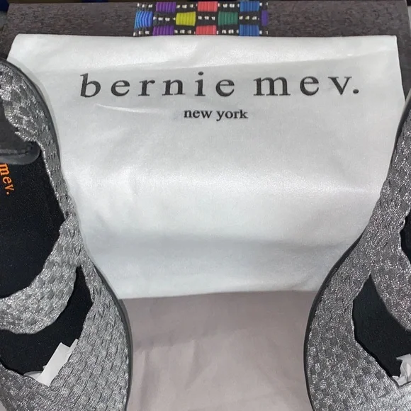 NEW IN BOX BERNIE MEV. CUDDLY WO SIZE 11***(EU 42) Wom Black Gray Woven Flats - Picture 2 of 12